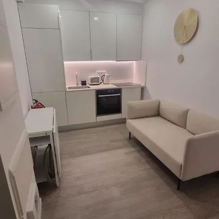 2 Bedrooms Flat Apartment