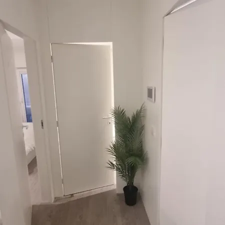 2 Bedrooms Flat Апартаменты *