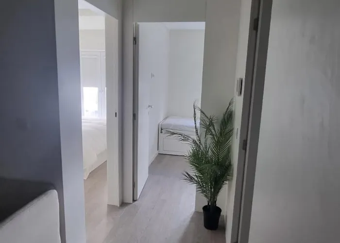 2 Bedrooms Flat Apartment