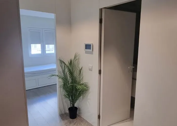 2 Bedrooms Flat *