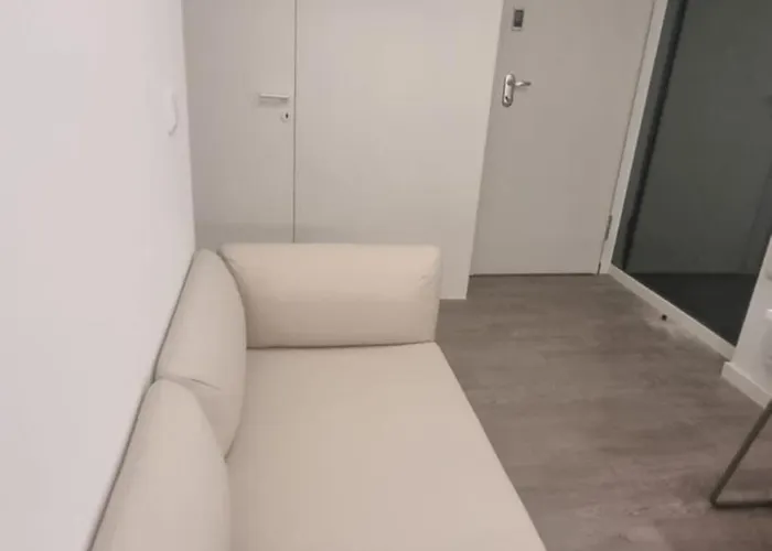 2 Bedrooms Flat Apartment